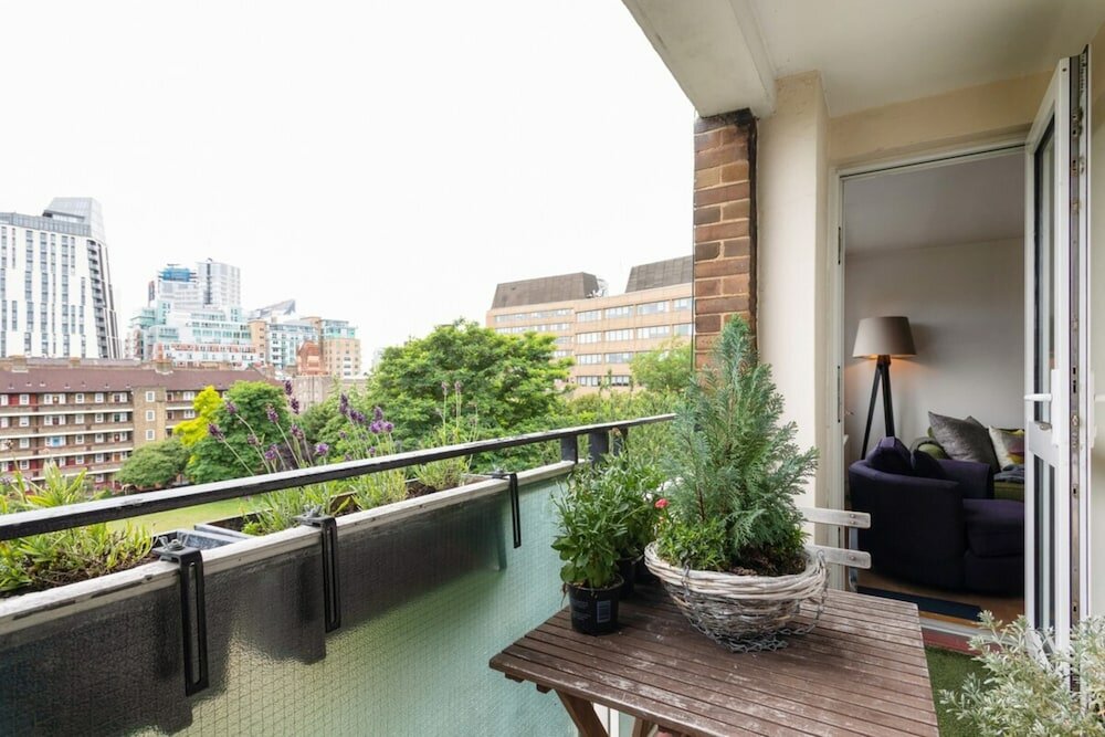 Фото Lovely 2 Bed Apartment w Balcony nr River Thames