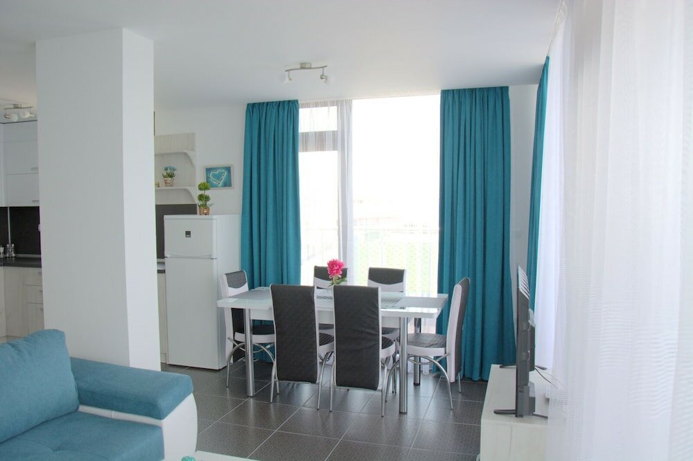 Фото Apartcomplex Golden Bay