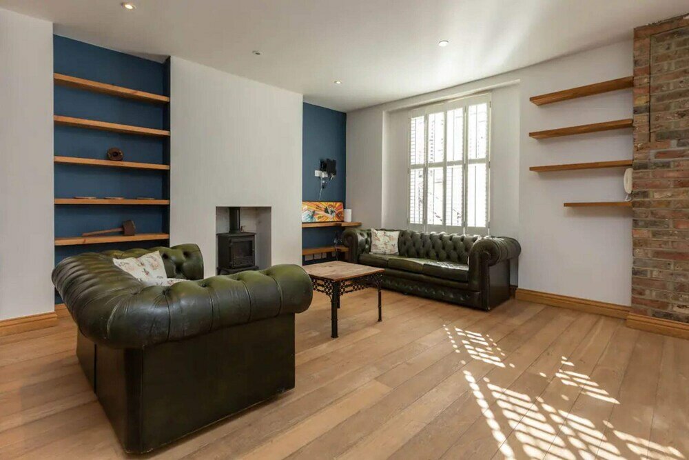 Фото Charming 2 Bedroom House in Angel