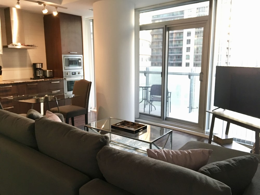 Фото To Stays - York and Lakeshore