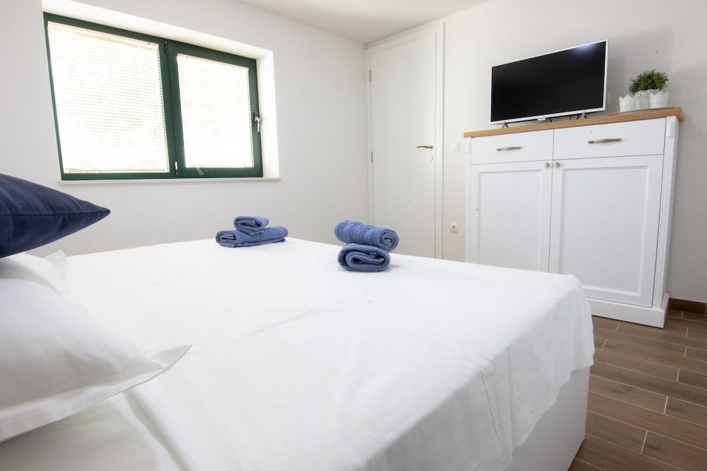 Фото Stipe - With Pool - H