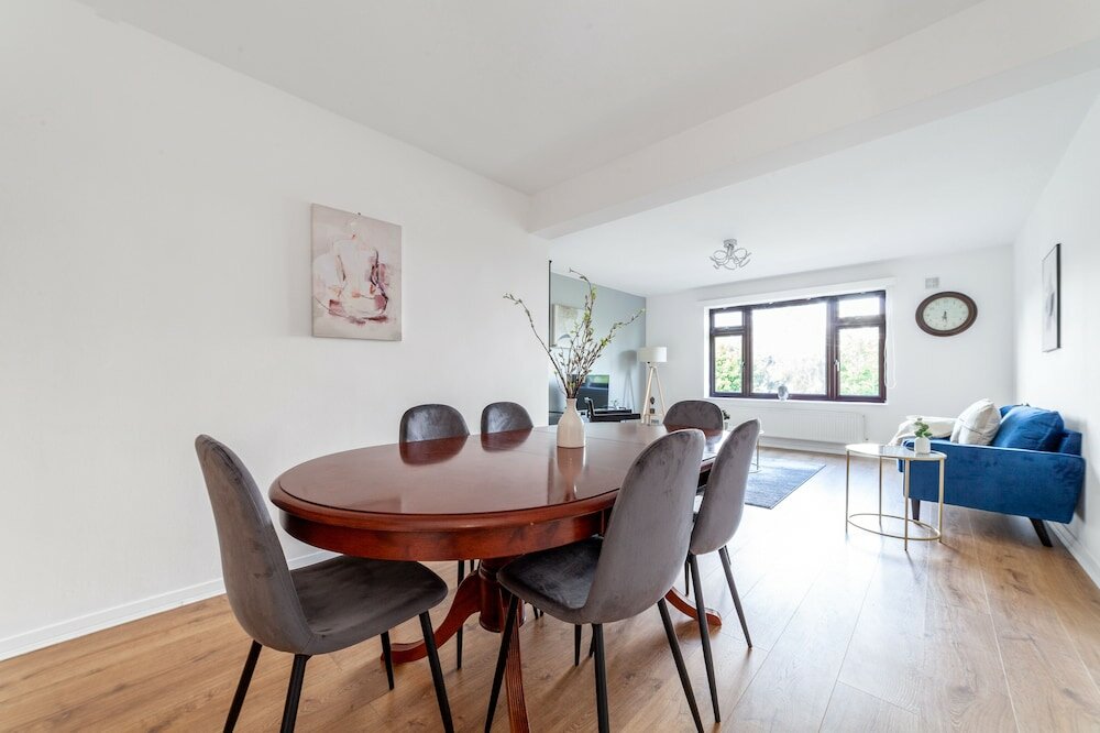 Фото The Ealing Collection