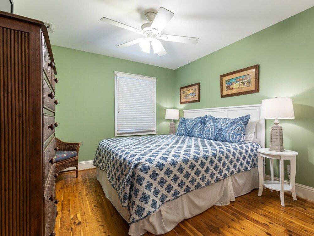 Фото 5 Oclock Somewhere