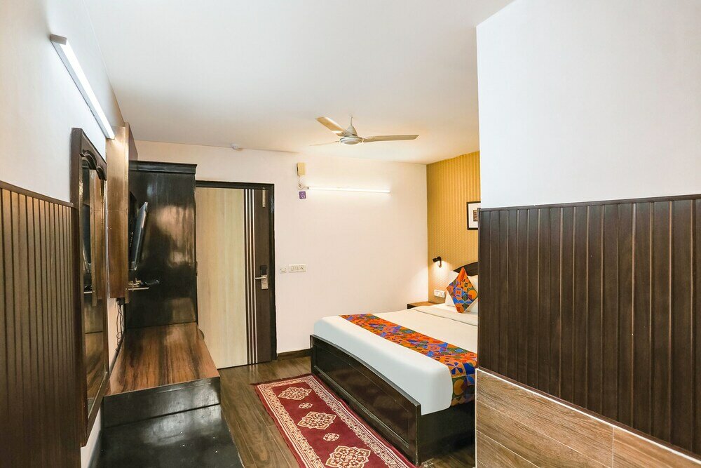 Фото Fabhotel Sentinel Suites