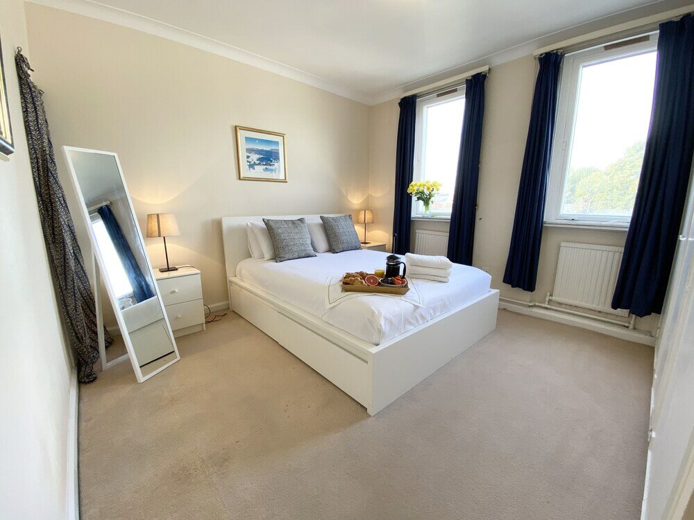 Фото Stylish Apartments next to Buckingham Palace