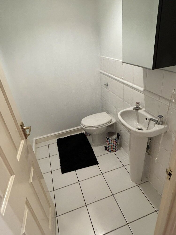 Фото Spacious 1-bed Apartment in London sea View