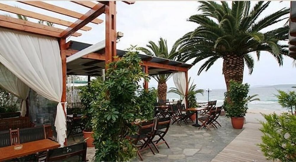 Фото Triton Hotel & Bungalows