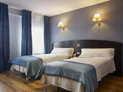 Внешний вид отеля Hotel La Serrana в Авилесе, фото 1