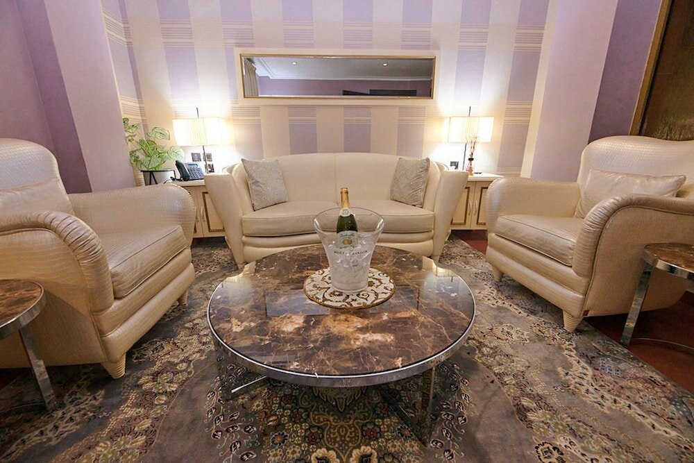 Фото Oak Havens Hotel