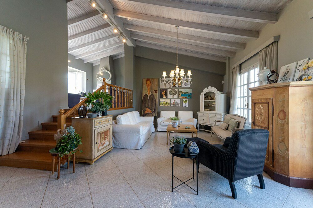 Фото Serene Seaside Bliss - Lush & Secluded Garden Oasis