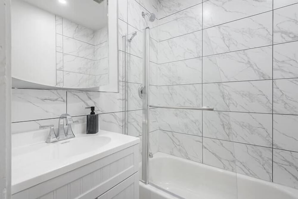 Фото Huge and Lovely 16br Apt