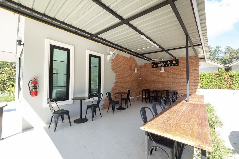 Фото Oyo 75378 Thawapee Resort