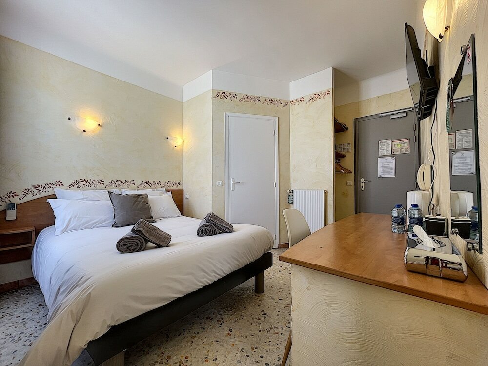 Фото Le Provence Hôtel Golfe Juan