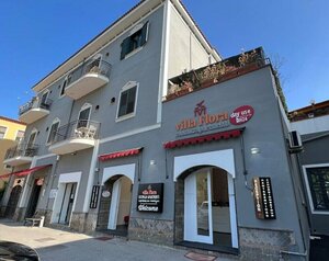 Villa Flora (Campania, Province of Naples, Pompei Scavi, Piazza Anfiteatro), hotel