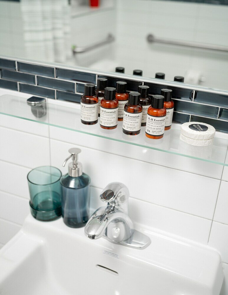 Фото Little Charlie Hotel