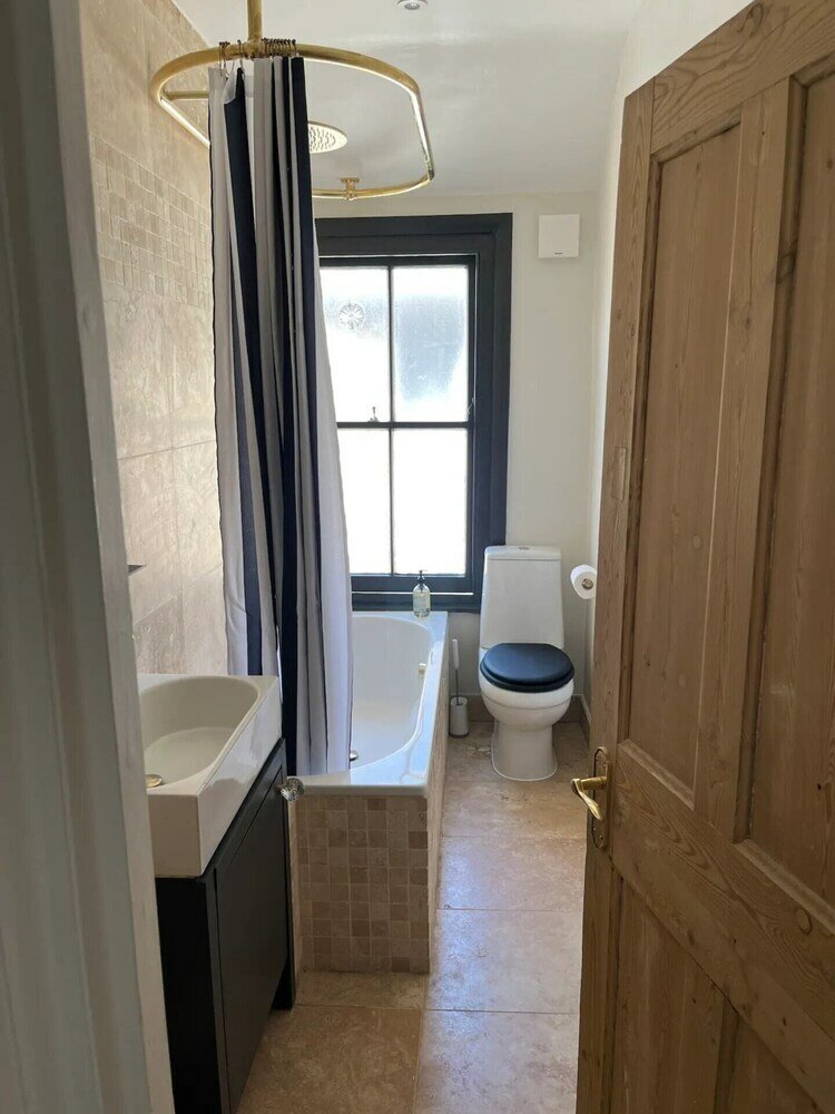 Фото Luxuriously Designed 3 Bedroom Apartment in Clapham