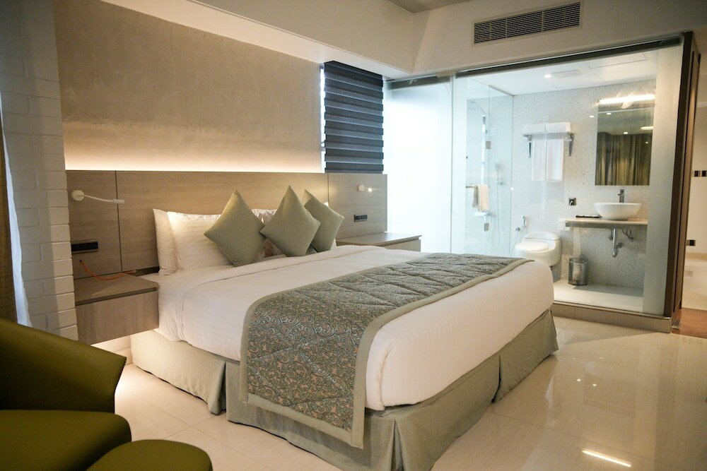 Фото Отель Lakeshore Heights