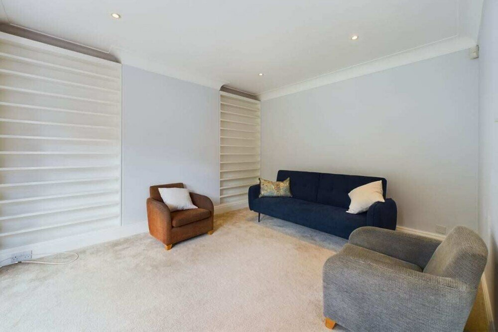 Фото The Richmond Park Hideaway - Cozy 5bdr House With Garden + Rooftop Terrace