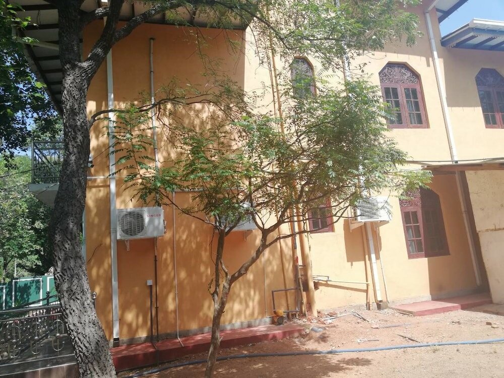 Фото N. L. I. Guest House