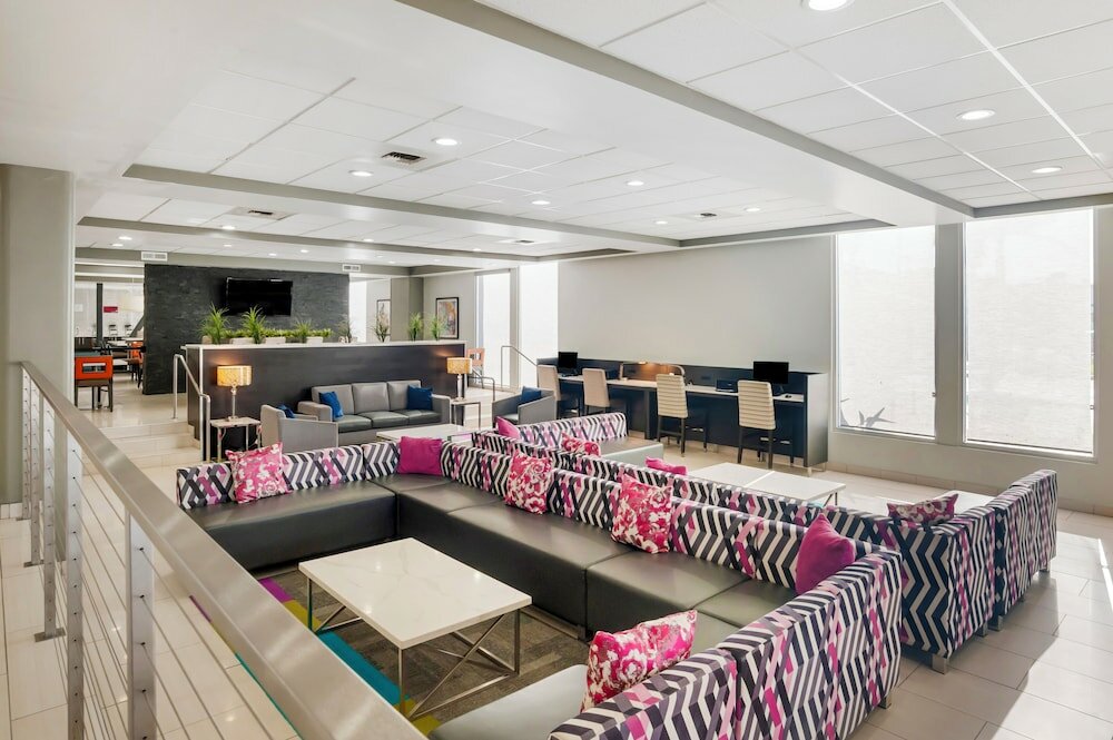 Фото Best Western Plus Commerce Hotel