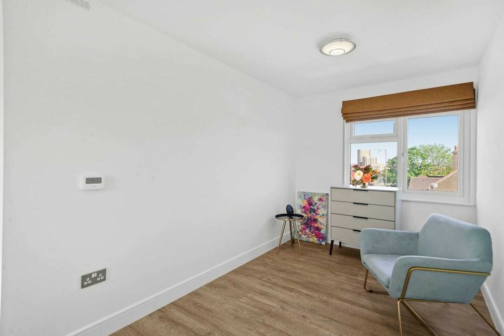 Фото Gorgeous 3 Bedroom Duplex Apartment in West London