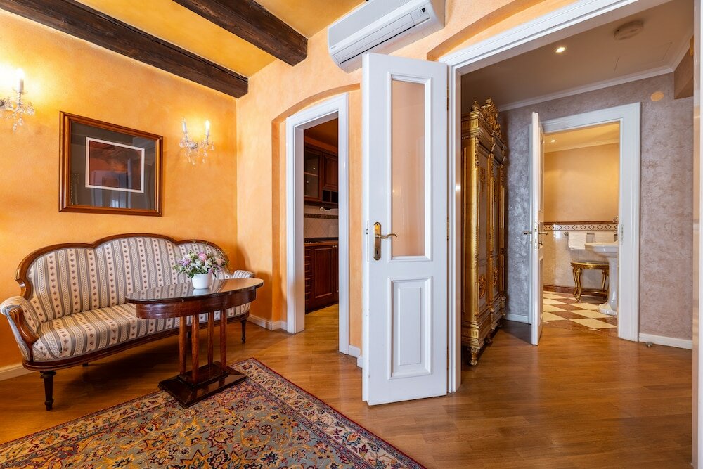 Фото Nosticova Apartments