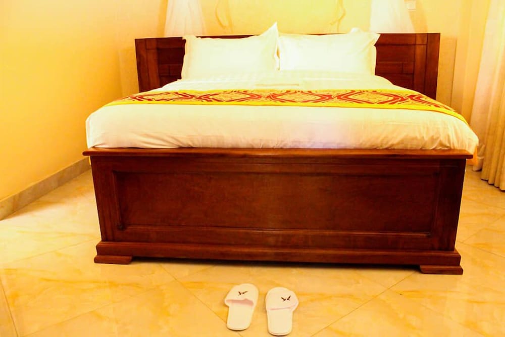 Фото Prinias Hotel