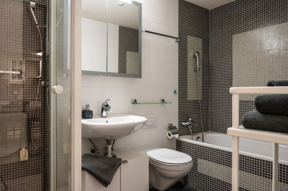 Фото Snowflake family apart. Ski in& out