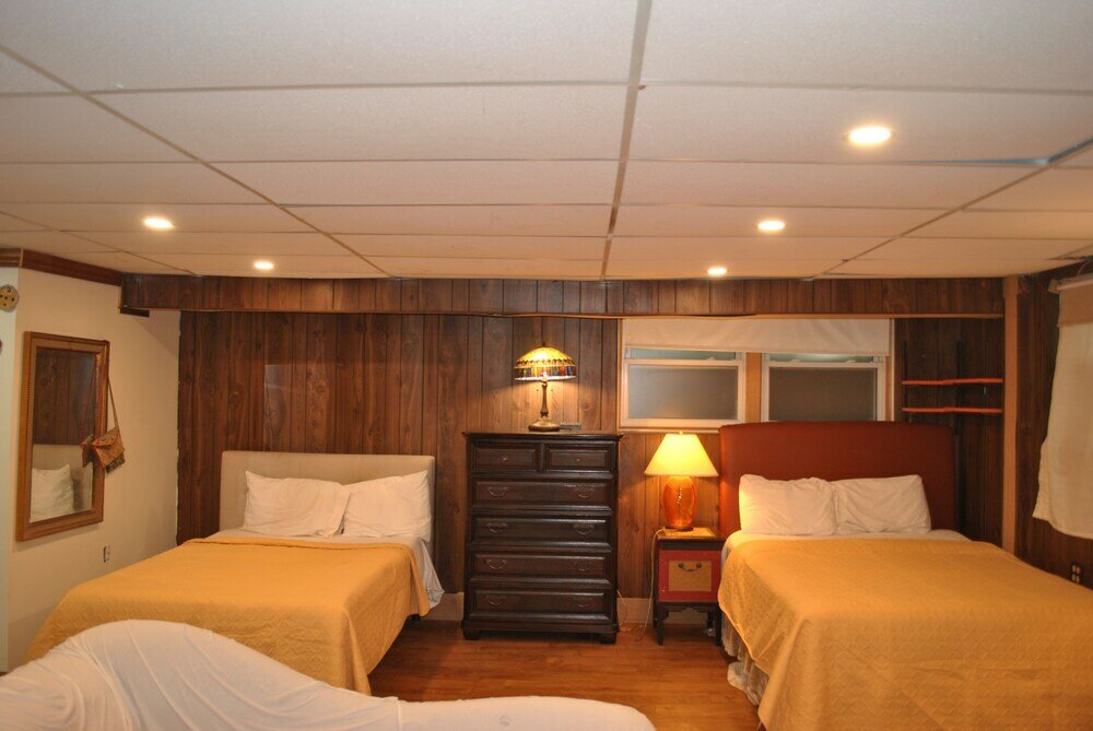 Фото Newark Hansbury Multi Level House