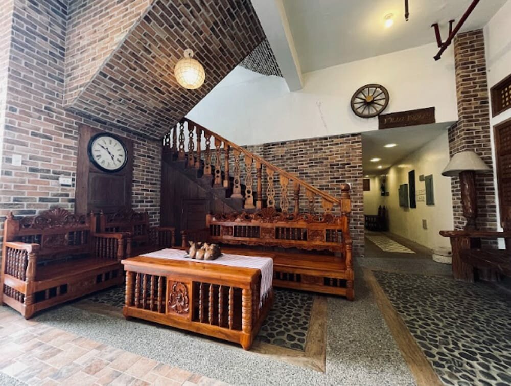 Hotel RedDoorz @ Casa Lorenzo, Province of Albay, photo