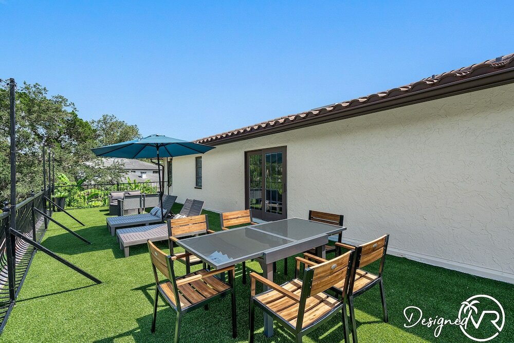 Фото 8 Br Heated Pool & Soccer Field