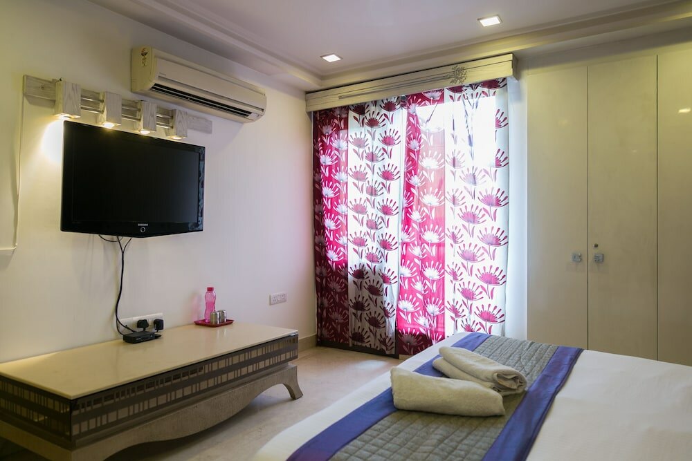 Фото Under My Roof Green Park