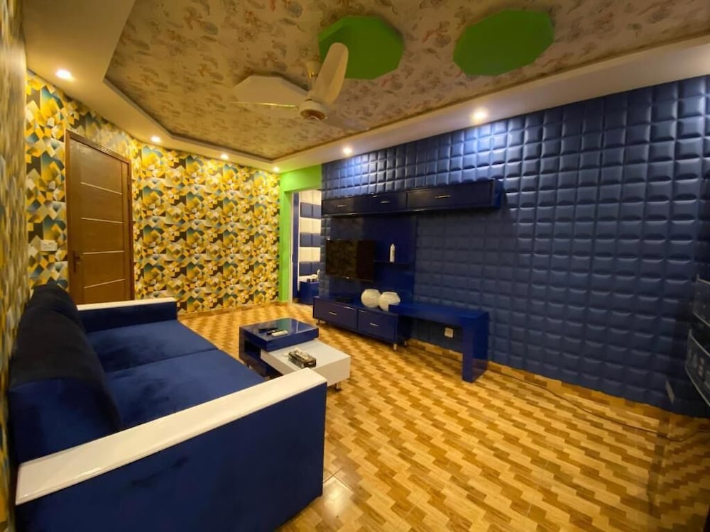 Фото Burj Al Bahria Town Luxury Suites