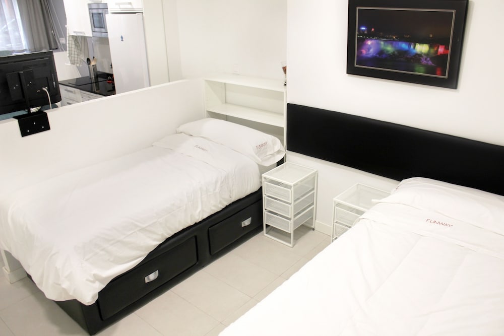 Фото Apartamentos Funway Hostel