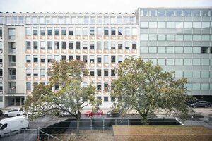 Гостиница By the Lakes apartments - Into This Place