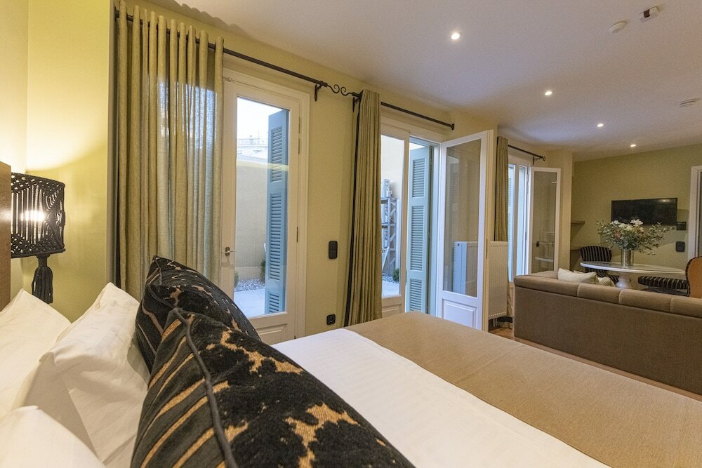 Фото Plaka Boutique Apartments