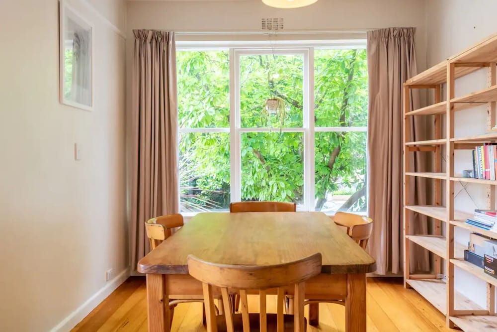 Фото Sunny 1 Bedroom Flat in Quiet St Kilda With Parking