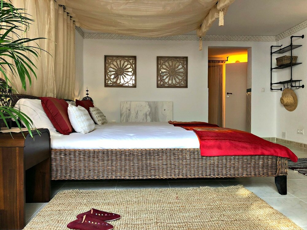 Фото Villa Breeze Boutique Guest Rooms Marbella