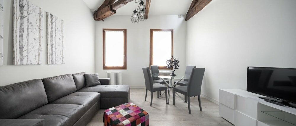 Фото Apartments in San Marco with Canal View