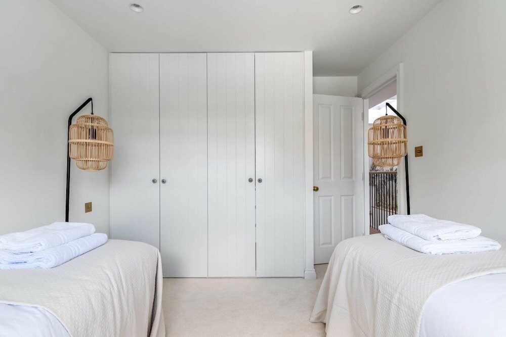 Фото Impressive and Gorgeous Kensington Family Home