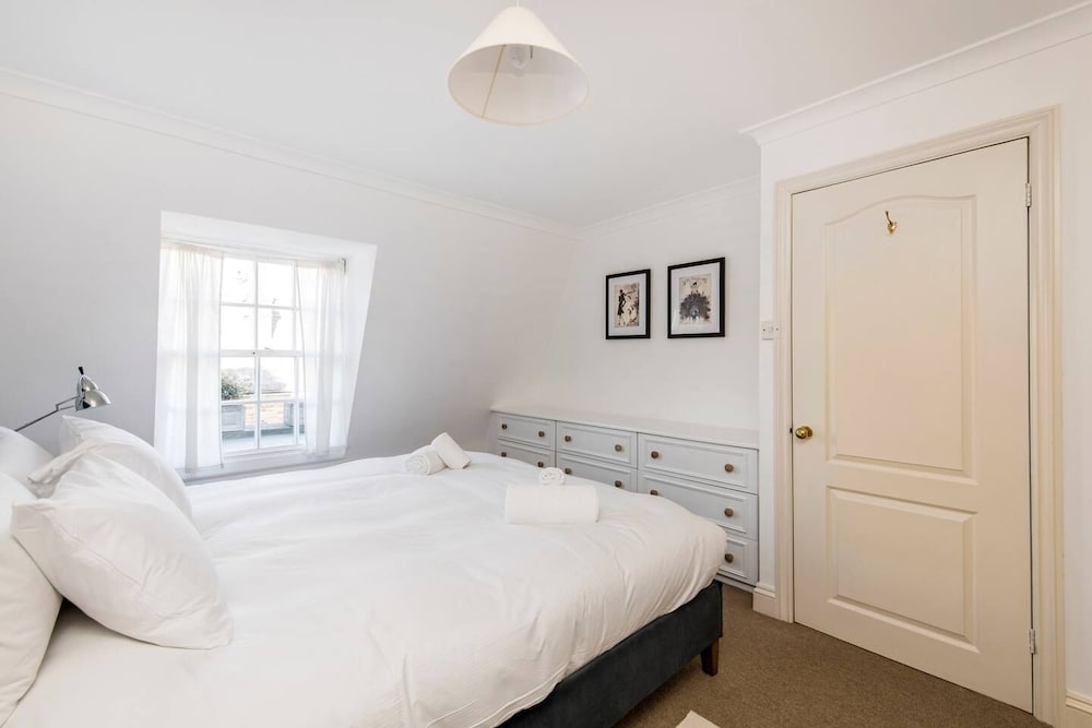 Фото Beautiful 2-bed Flat, Notting Hill