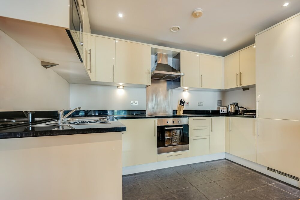 Фото Two Bedroom Apartment in Canary Wharf