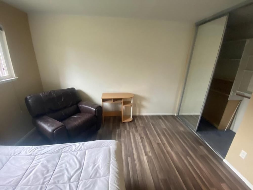 Фото Whole Family - Rosemont - Hostel