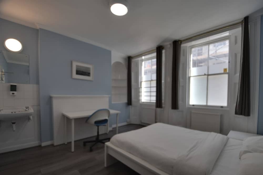 Фото Astor Museum Inn Hostel