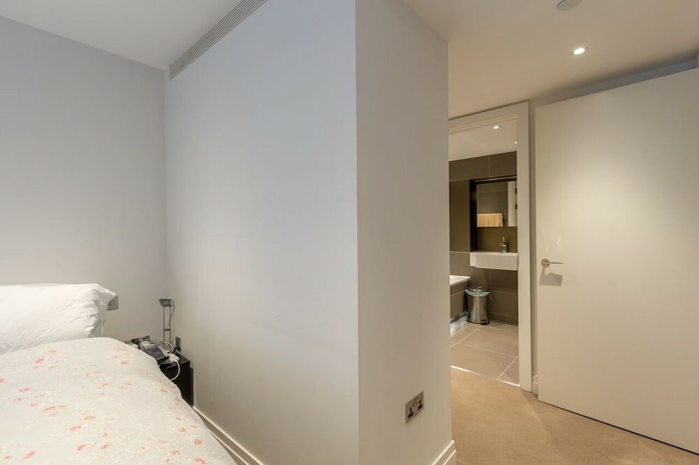 Фото Stylish 2 Bed Flats Near Us Embassy