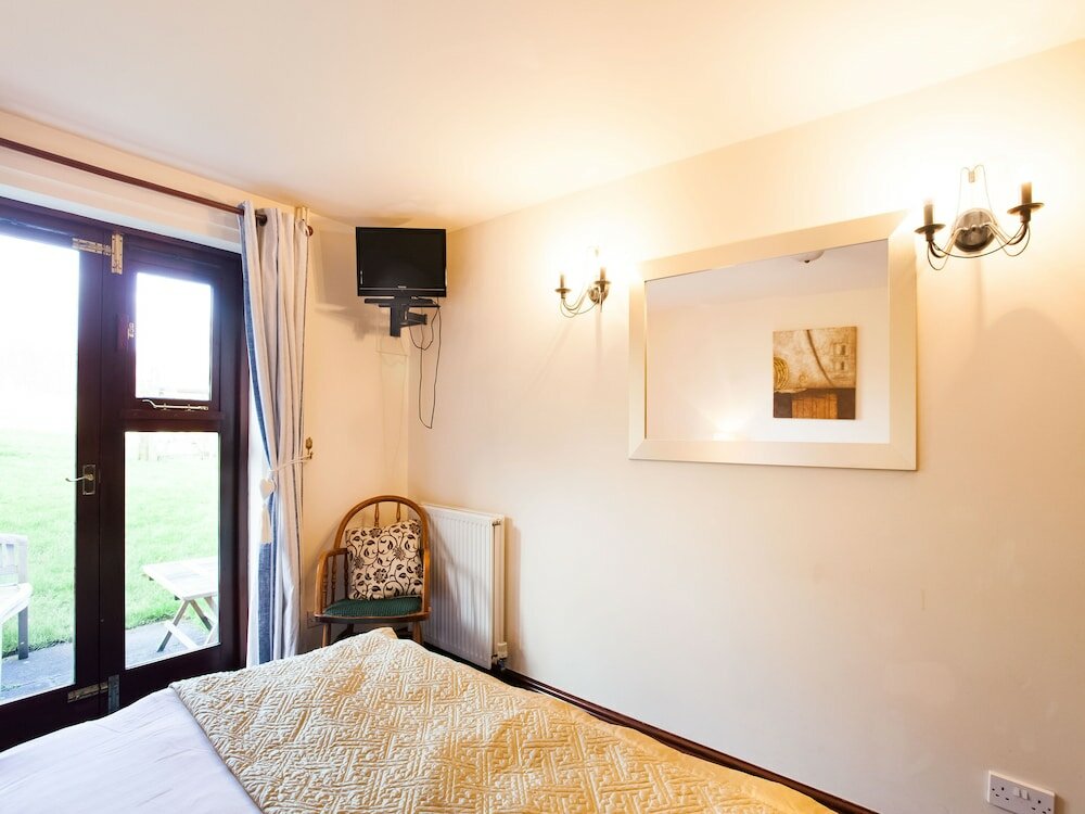 Фото Oyo Ye Olde Bowling Green Inn