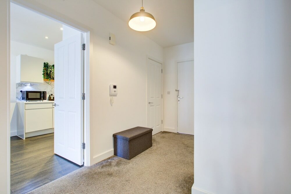 Фото Modern Greenwich Flat With Parking