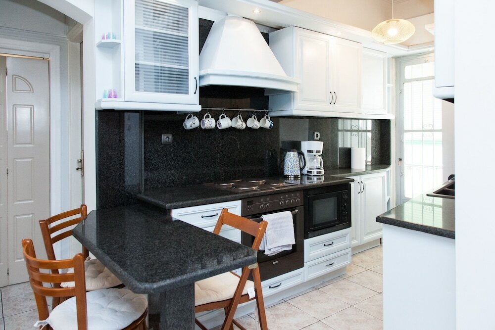 Фото Brand new apt in central Athens