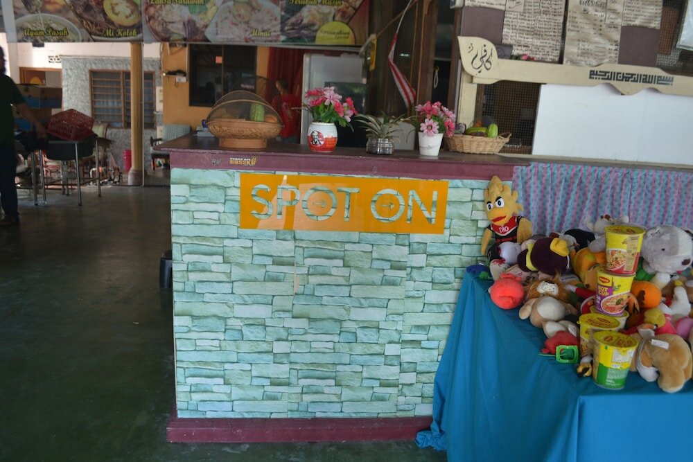 Фото Spot On 89821 Batu Maung Sempoi Inn And Cafe