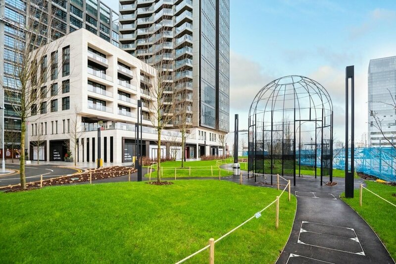 Гостиница Sensational Studio Apartment in London s Vibrant Canary Wharf в Лондоне